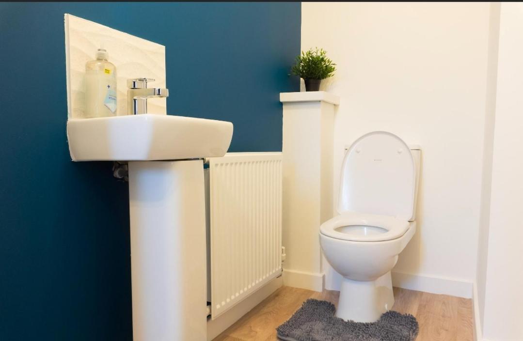 グラスゴー Stylish House With Private Parkingヴィラ エクステリア 写真